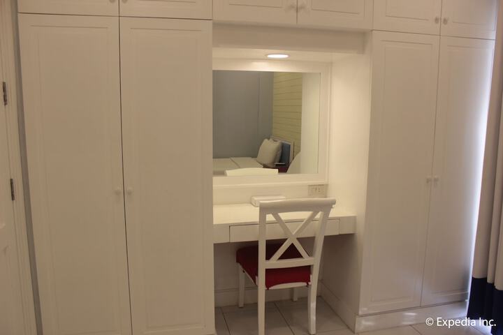Room 17 of 51