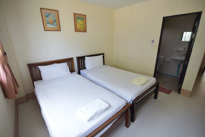 Room 5 of 28