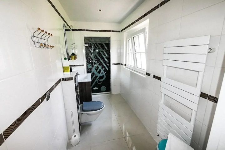 Room 9 of 22