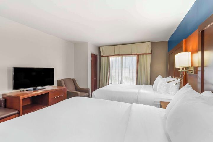 Suite 2 Queen Beds (3 of 20)