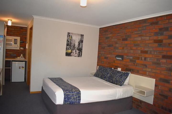 Room 4 of 23