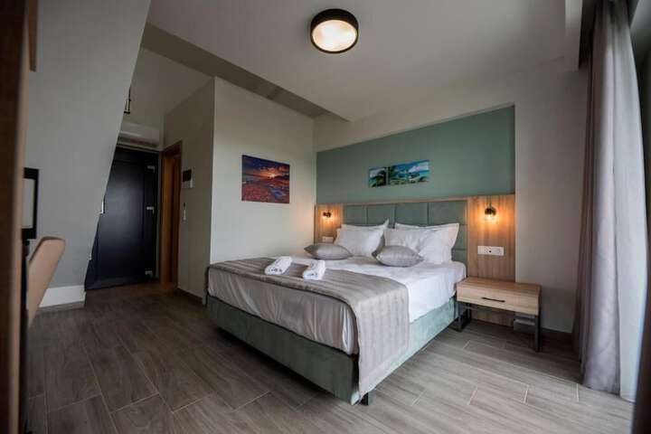 Room 5 of 17