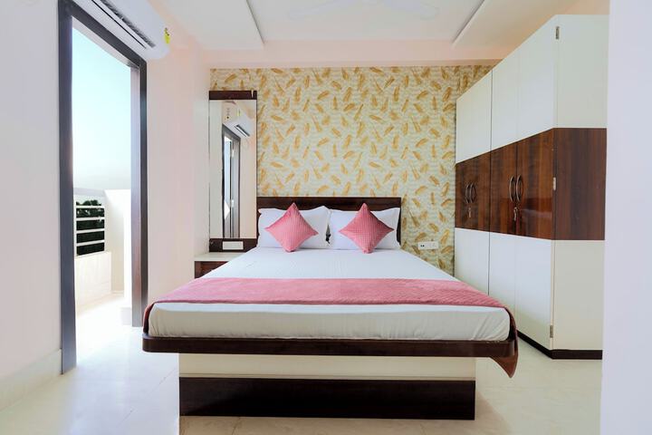 Room 25 of 37
