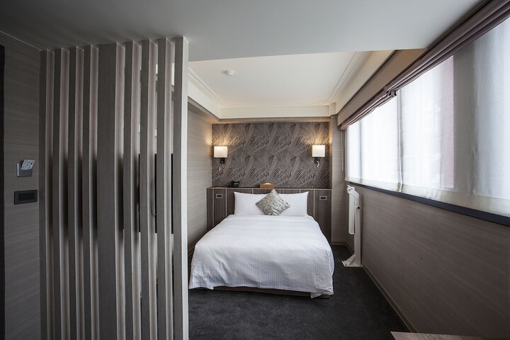 Room 3 of 26