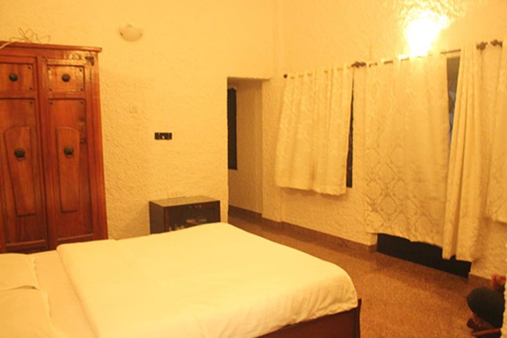 Room 6 of 10