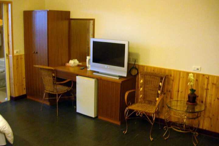 Room 3 of 48
