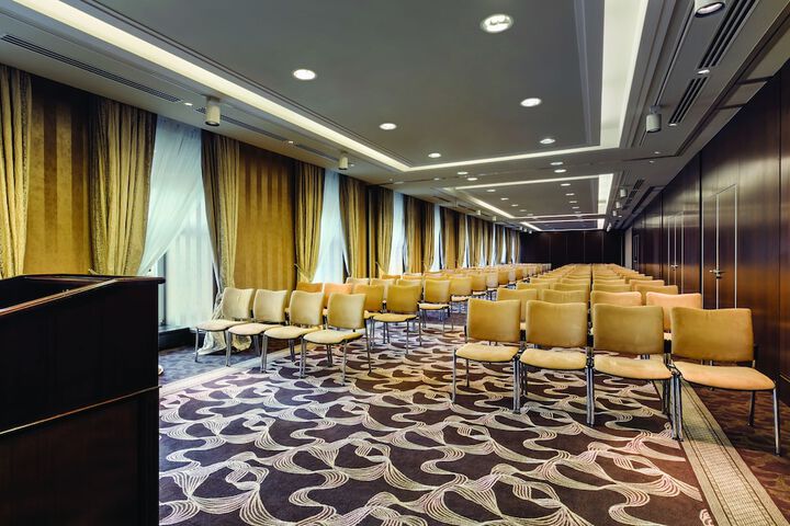 Ballroom/Hall 81 of 101