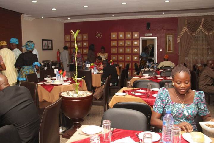Dining 14 of 41