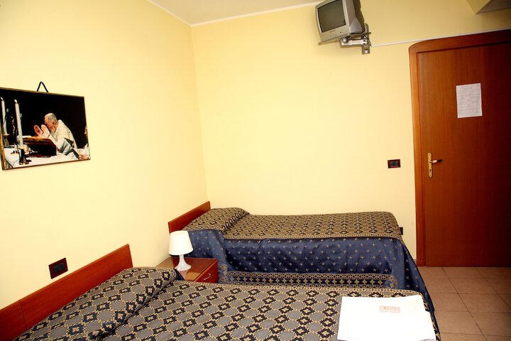 Room 6 of 48