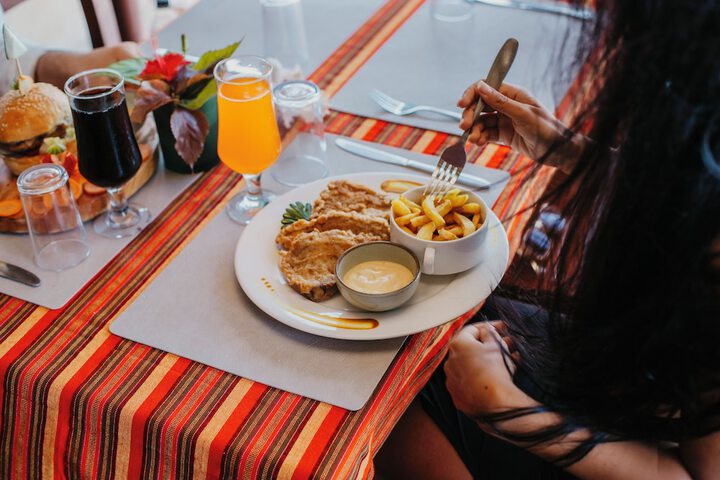 Dining 33 of 57
