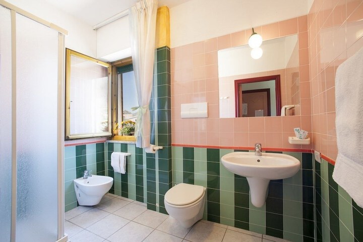 Room 16 of 21