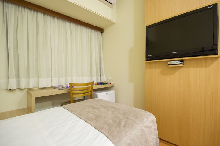 Room 10 of 36