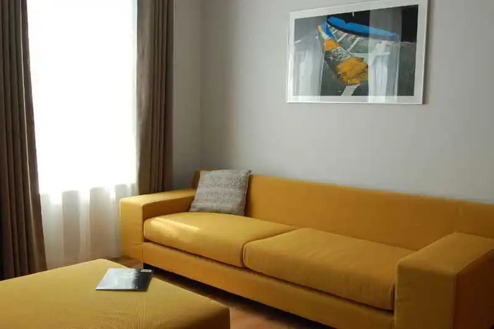 Room 5 of 16
