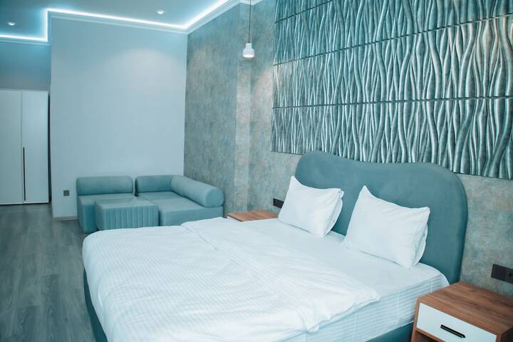 Room 6 of 13