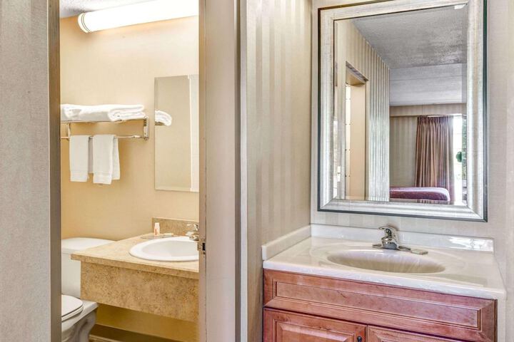 Room 10 of 15