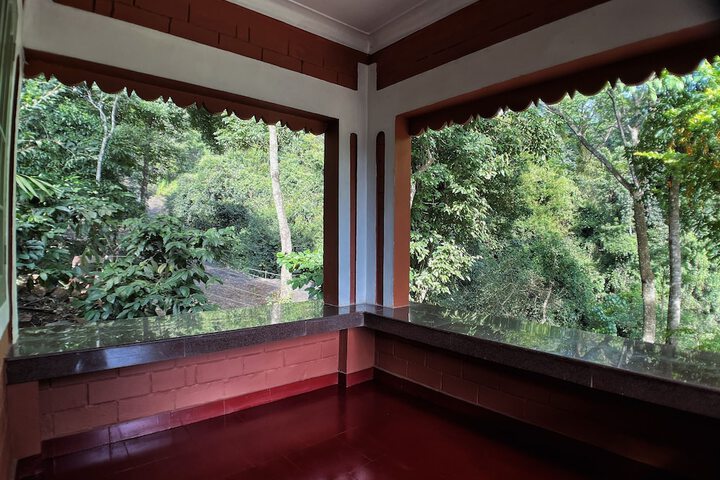 Room 33 of 60