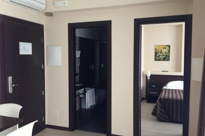 Room 6 of 34