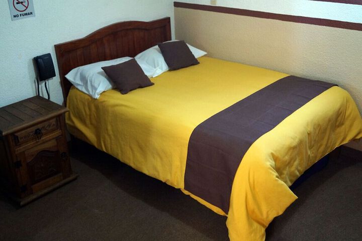 Room 6 of 11