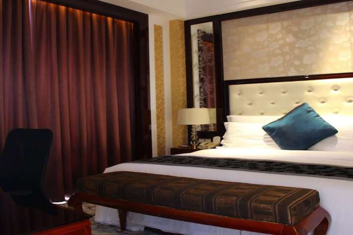 Room 5 of 28