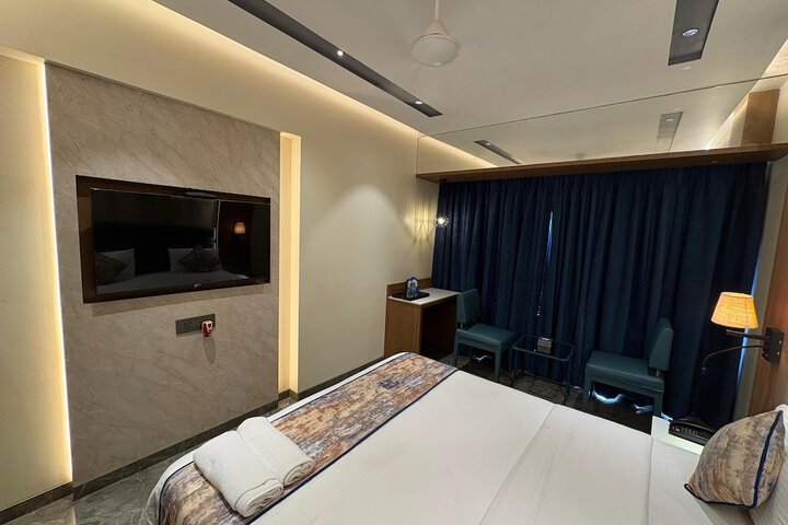 Room 11 of 29