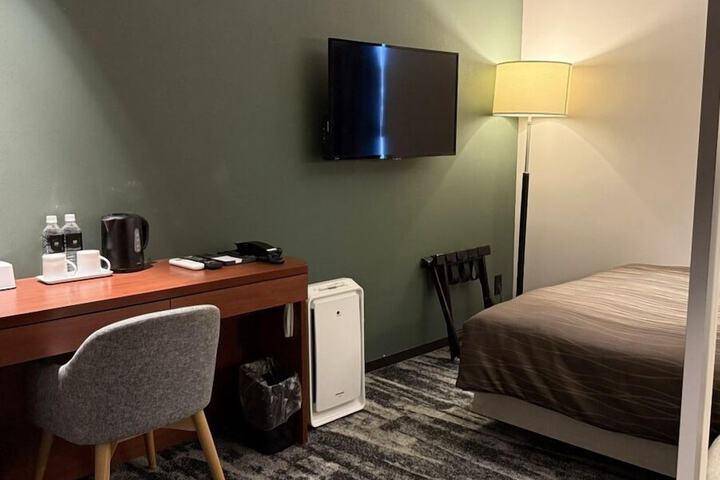 Room 25 of 60