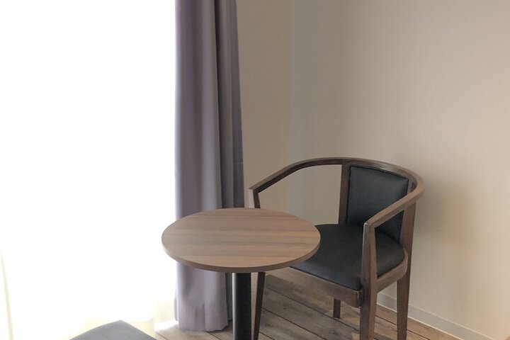 Room 8 of 31