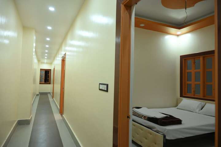 Room 8 of 16