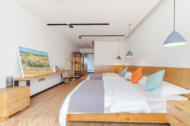 Room 9 of 28