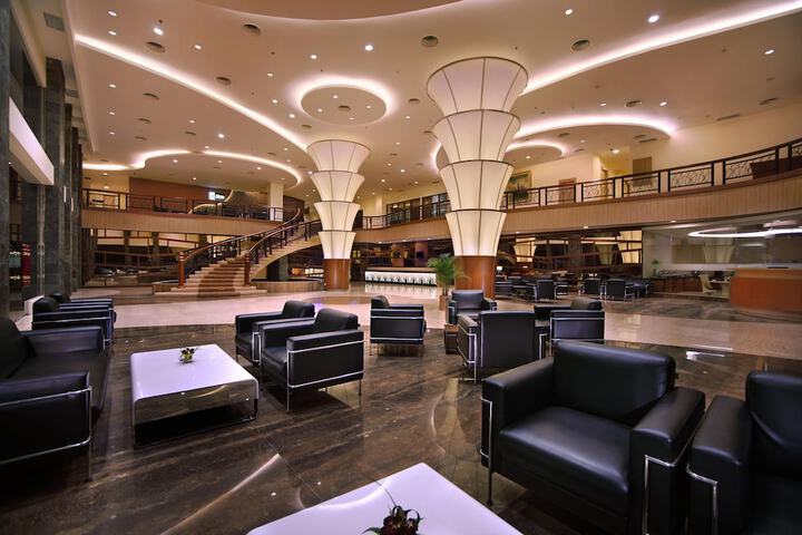 Entrance & Lobby