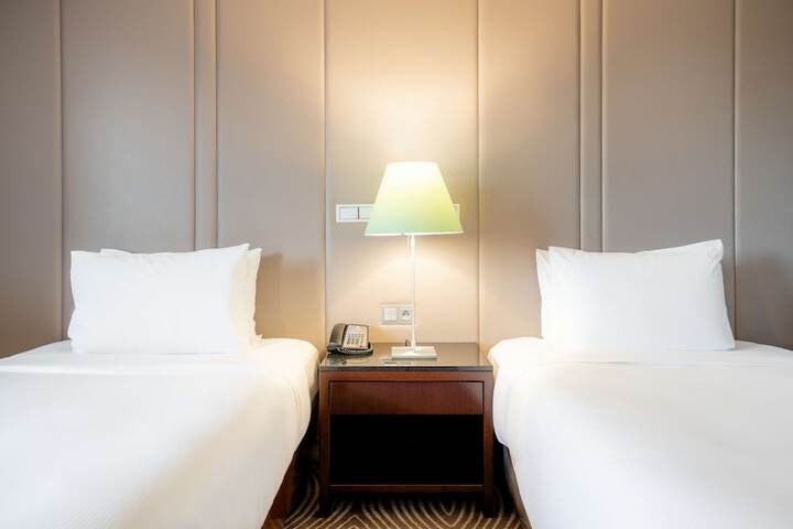 Room 32 of 201