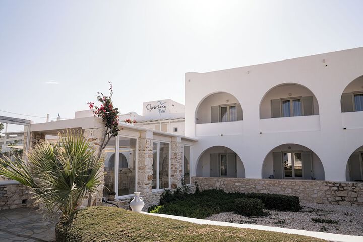 Hotel Exterior 90 of 92