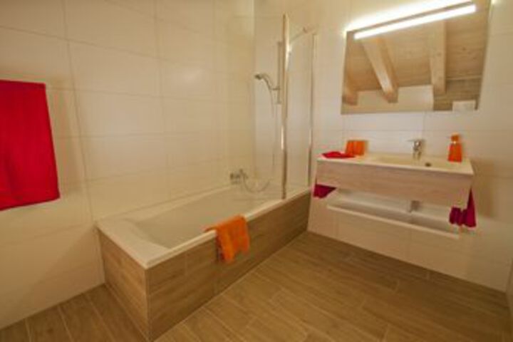 Room 33 of 188