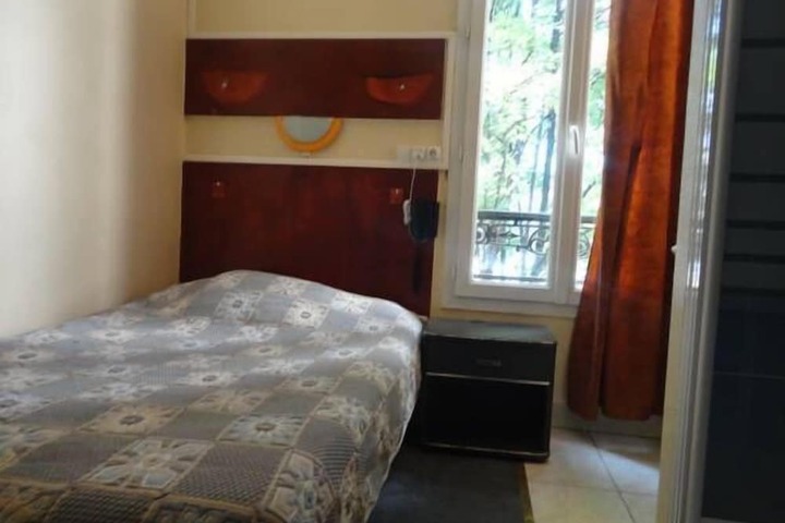 Room 8 of 18
