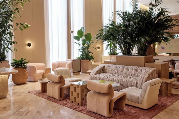 Lobby lounge
