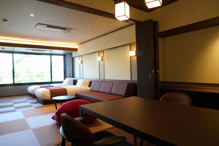 Room 17 of 104