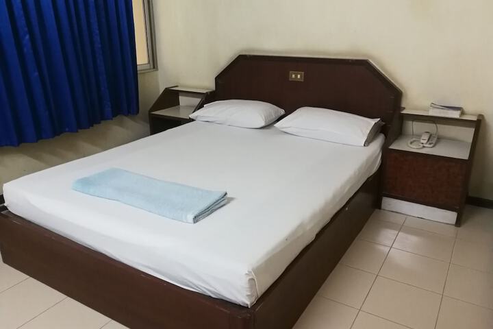 Room 13 of 34