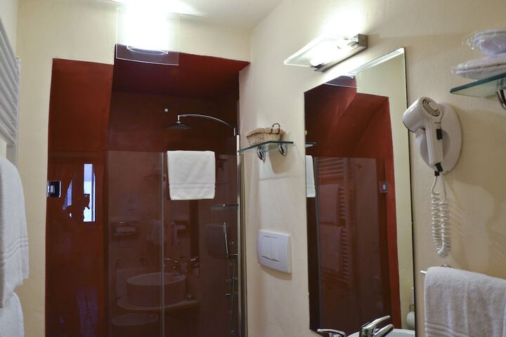 Room 16 of 22