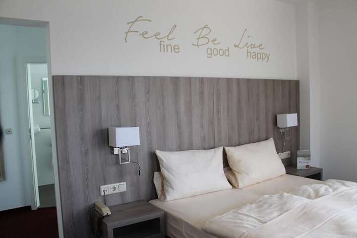 Room 10 of 24