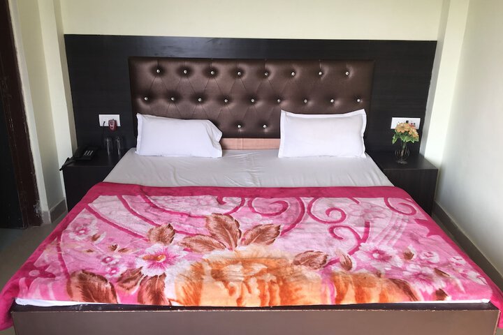 Room 5 of 16
