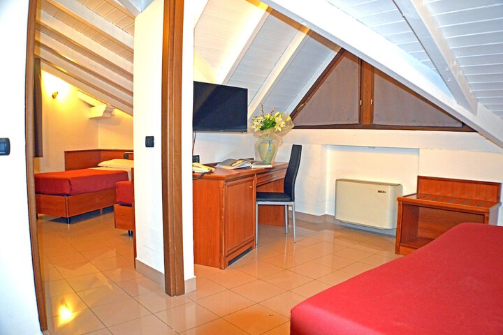 Room 14 of 40