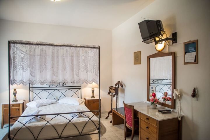 Room 9 of 48
