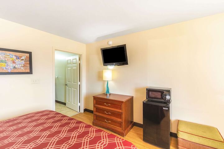 1 King Bed (6 of 9)