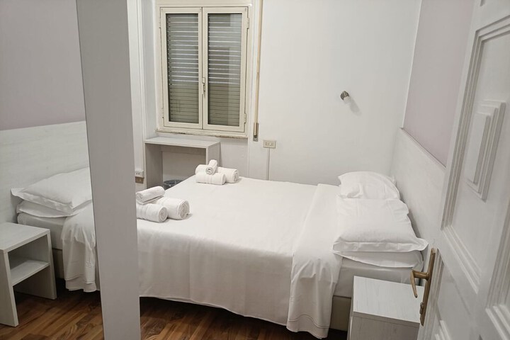 Room 10 of 24