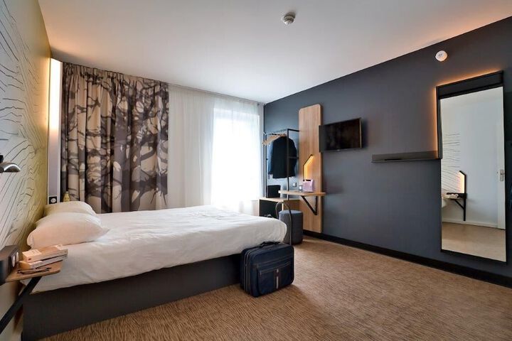 Room 28 of 67