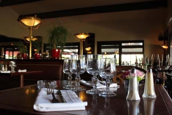 Dining 33 of 54