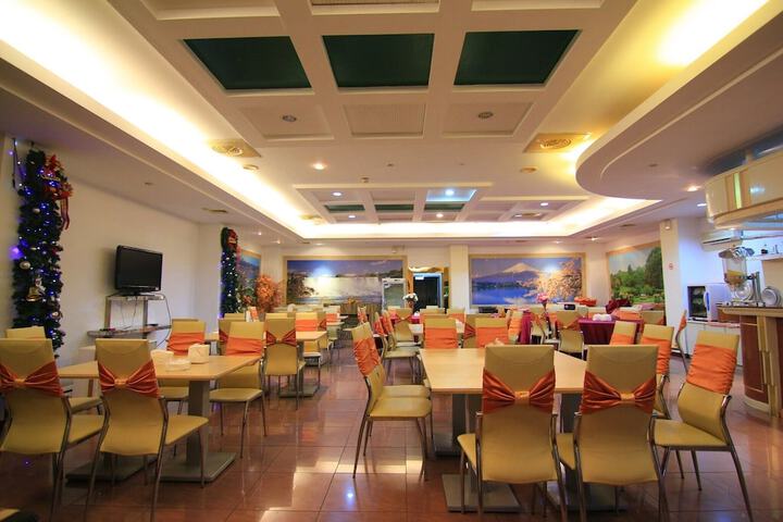 Ballroom/Hall 36 of 46