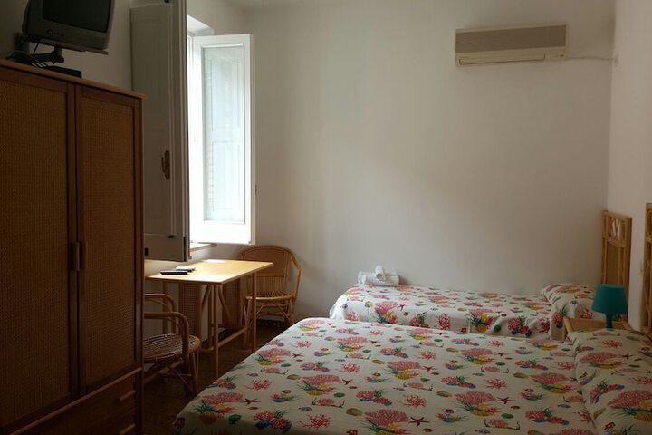 Room 11 of 60