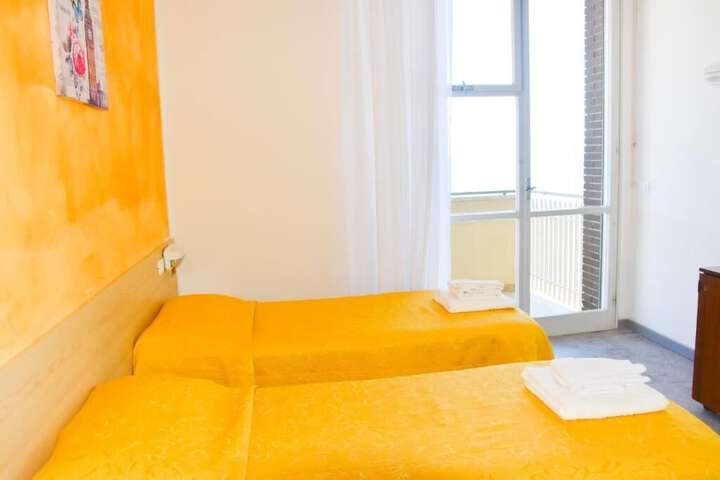 Room 7 of 27