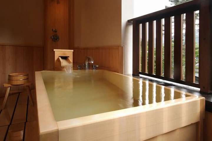 Deep soaking bathtub