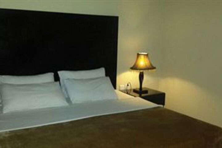 Room 6 of 27